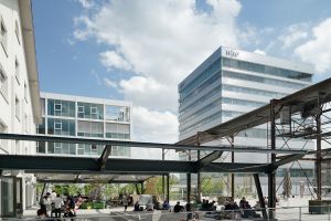  Freilagerplatz mit Hochhaus HGK   Foto: HGK FHNW